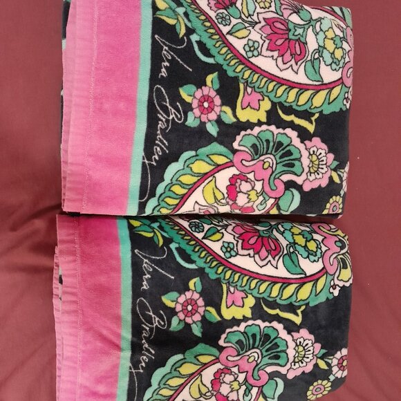 Vera Bradley Towels: Set of Two - Picture 4 of 6